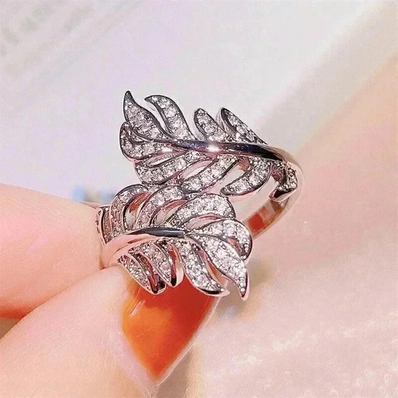 Gorgeous Sterling Silver White Sapphire Leaf Ring - Picture 1 of 3
